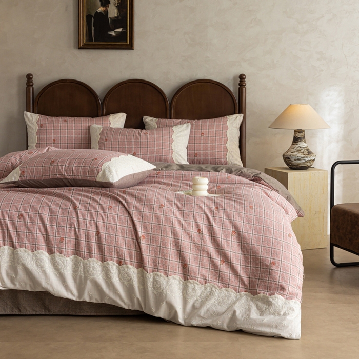 91家纺网 家纺一手货源 找家纺 迷尚家居 2025新款复古色织仿棉麻全棉花边四件套 秋恋红-棉麻