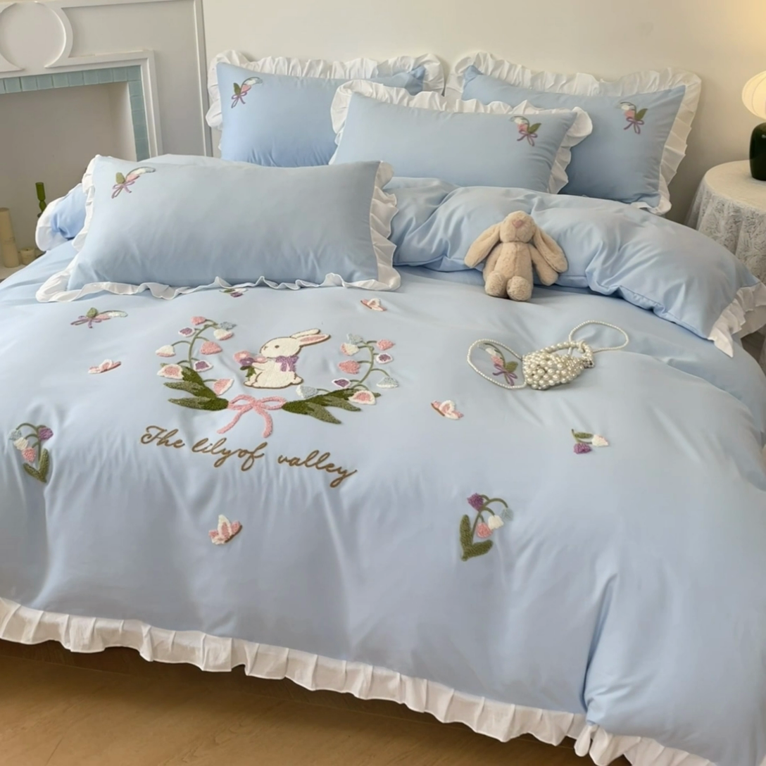 91家纺网 家纺一手货源 找家纺 易禾家纺 2025新款韩版小清新毛巾绣水洗棉四件套学生宿舍三件套铃兰小兔系列（专板花型） 铃兰小兔-蓝