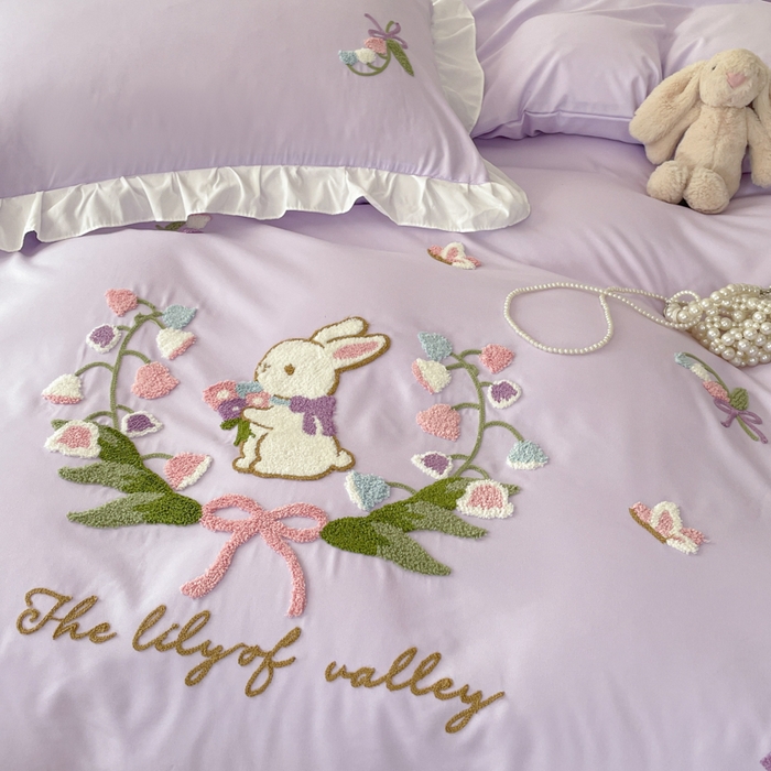 91家纺网 家纺一手货源 找家纺 易禾家纺 2025新款韩版小清新毛巾绣水洗棉四件套学生宿舍三件套铃兰小兔系列（专板花型） 铃兰小兔-紫