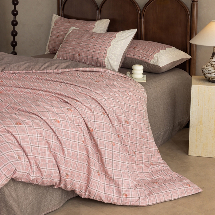 91家纺网 家纺一手货源 找家纺 迷尚家居 2025新款复古色织仿棉麻全棉花边四件套 秋恋红-棉麻