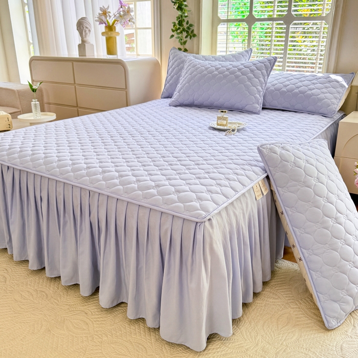 91家纺网 家纺一手货源 找家纺 金盛皇朝家纺 2025新款纯色水洗棉夹棉床裙三件套四件套 蓝调时光