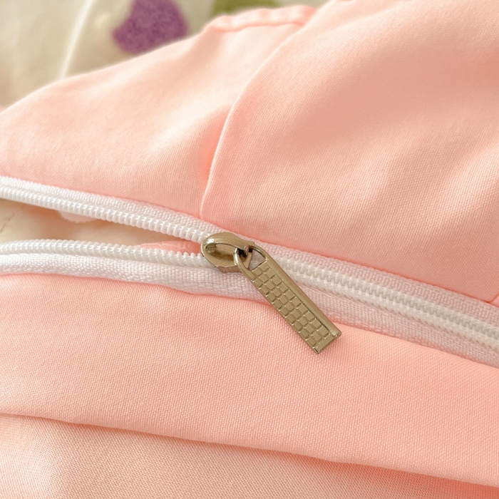 91家纺网 家纺一手货源 找家纺 易禾家纺 2025新款韩版小清新毛巾绣水洗棉四件套学生宿舍三件套铃兰小兔系列（专板花型） 铃兰小兔-奶白粉