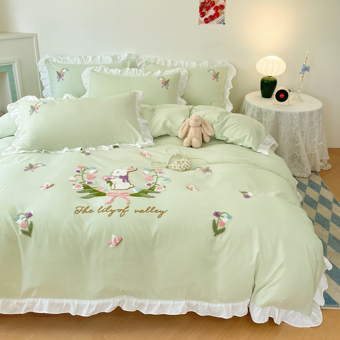91家纺网 家纺一手货源 找家纺 易禾家纺 2025新款韩版小清新毛巾绣水洗棉四件套学生宿舍三件套铃兰小兔系列（专板花型） 铃兰小兔-浅绿