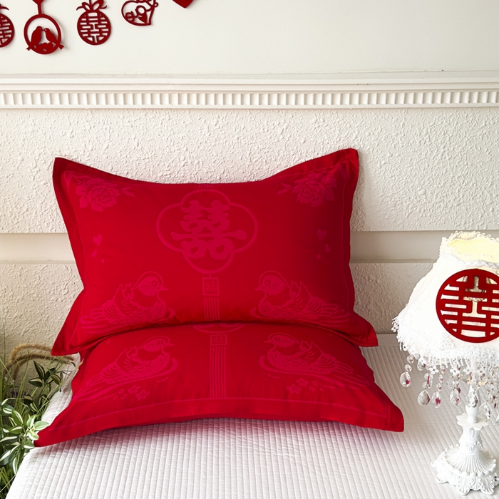 91家纺网 家纺一手货源 找家纺 悦然毛巾被 2025新款婚庆大红三层全棉纱布枕套 欢喜鸳鸯