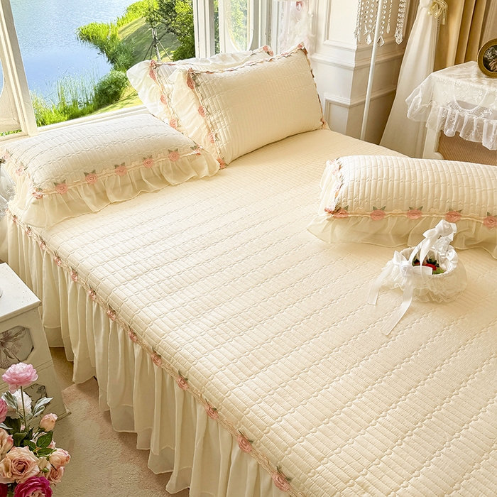 91家纺网 家纺一手货源 找家纺 虹星家纺 2025新款玫瑰花语全棉纯棉床裙款四件套 玫瑰花语-奶昔白