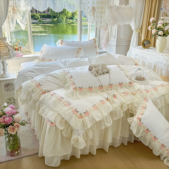 91家纺网 家纺一手货源 找家纺 虹星家纺 2025新款玫瑰花语全棉纯棉床裙款四件套 玫瑰花语-皓月白