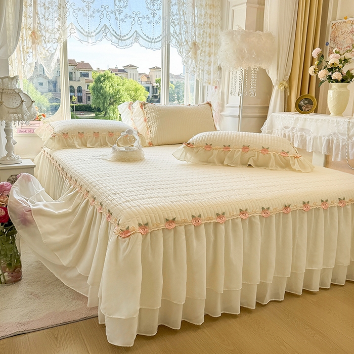 91家纺网 家纺一手货源 找家纺 虹星家纺 2025新款玫瑰花语全棉纯棉床裙三件套单床裙床裙单件 玫瑰花语-奶昔白