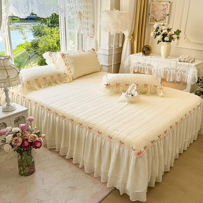 91家纺网 家纺一手货源 找家纺 虹星家纺 2025新款玫瑰花语全棉纯棉床裙三件套单床裙床裙单件 玫瑰花语-奶昔白