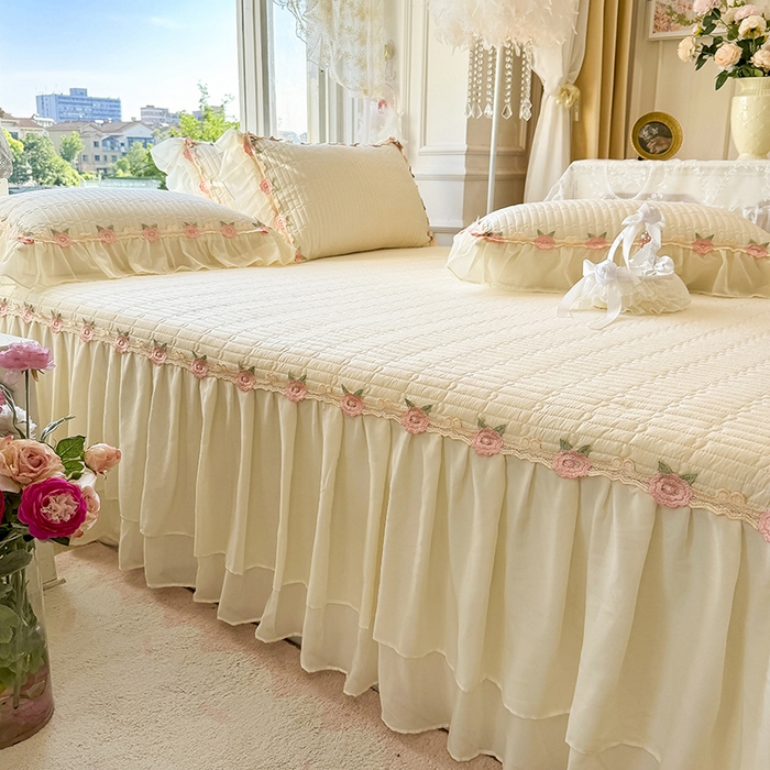 91家纺网 家纺一手货源 找家纺 虹星家纺 2025新款玫瑰花语全棉纯棉床裙三件套单床裙床裙单件 玫瑰花语-奶昔白