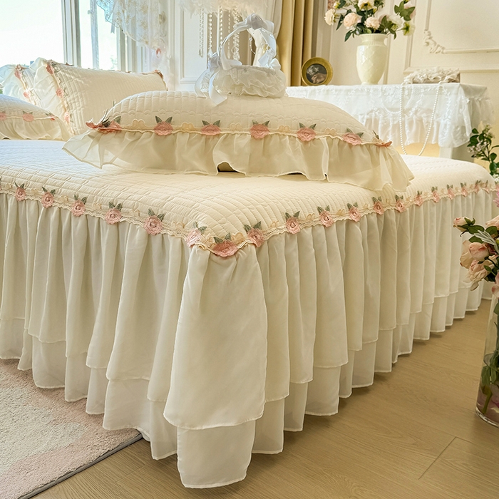 91家纺网 家纺一手货源 找家纺 虹星家纺 2025新款玫瑰花语全棉纯棉床裙三件套单床裙床裙单件 玫瑰花语-奶昔白