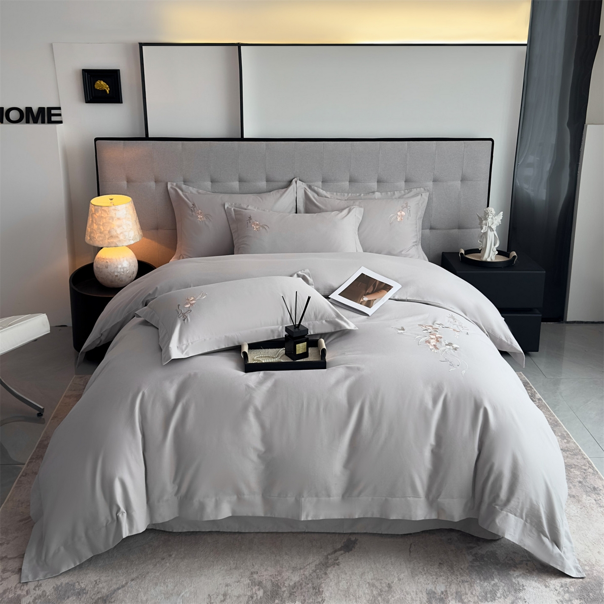 91家纺网 家纺一手货源 找家纺 曼秀琳家纺 2025秋冬新款超柔60s贡缎磨毛刺绣款套件四件套 平安喜乐-胚芽灰