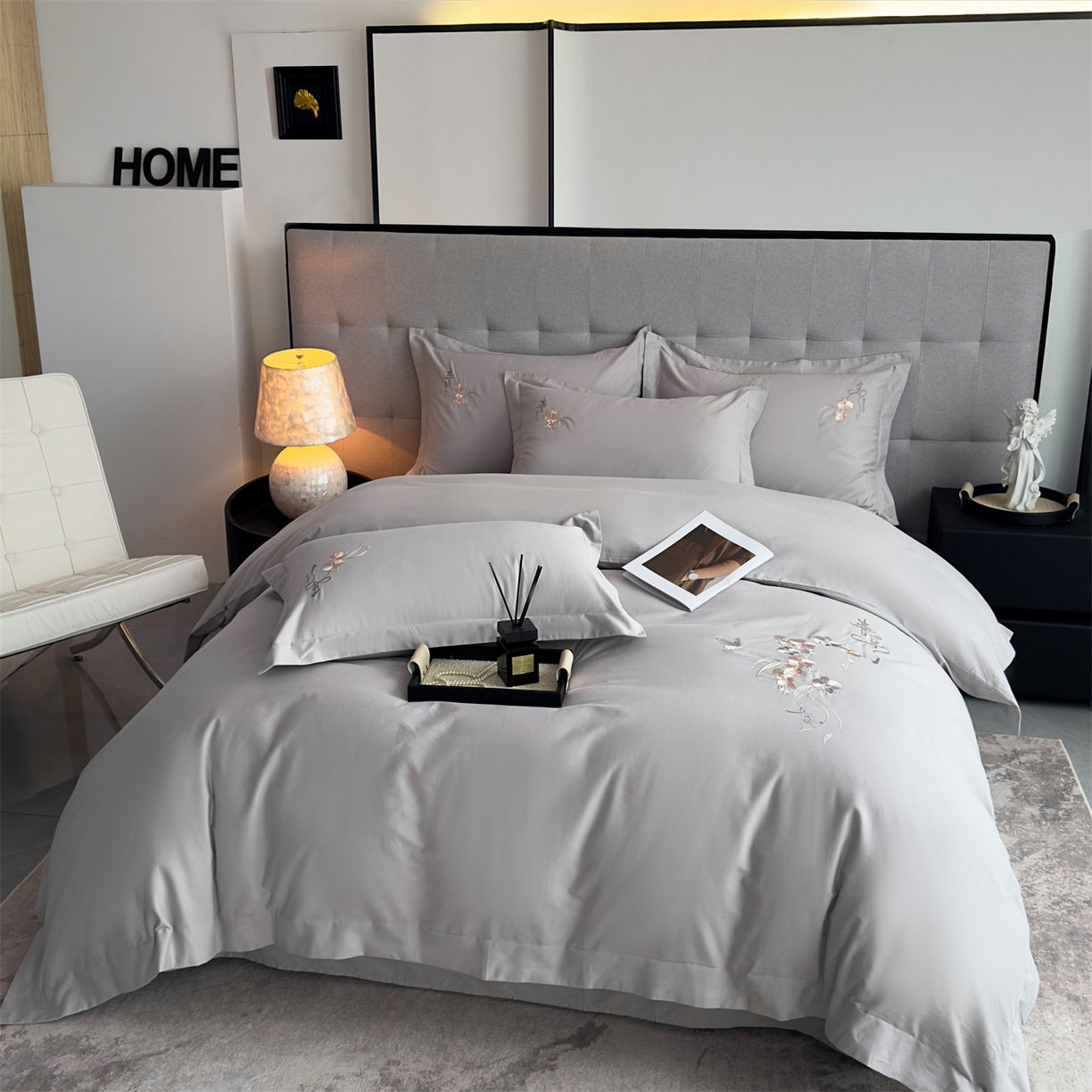 91家纺网 家纺一手货源 找家纺 曼秀琳家纺 2025秋冬新款超柔60s贡缎磨毛刺绣款套件四件套 平安喜乐-胚芽灰