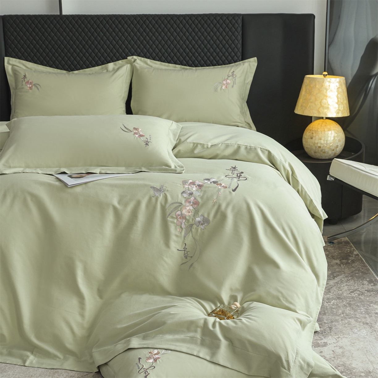 91家纺网 家纺一手货源 找家纺 曼秀琳家纺 2025秋冬新款超柔60s贡缎磨毛刺绣款套件四件套 平安喜乐-澡泽绿