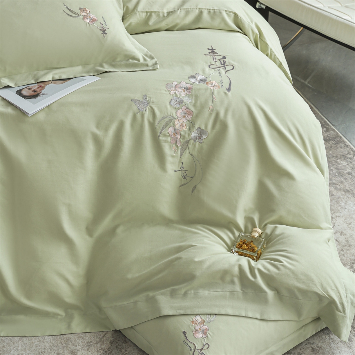 91家纺网 家纺一手货源 找家纺 曼秀琳家纺 2025秋冬新款超柔60s贡缎磨毛刺绣款套件四件套 平安喜乐-澡泽绿