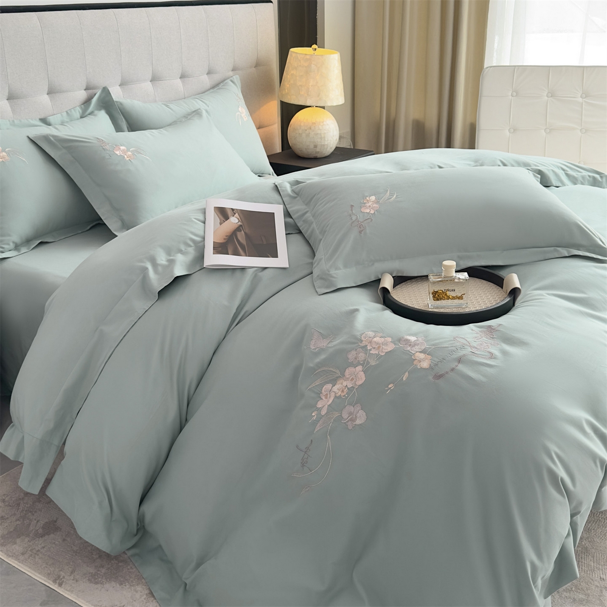 曼秀琳家纺 2025秋冬新款超柔60s贡缎磨毛刺绣款套件四件套 平安喜乐-苍色