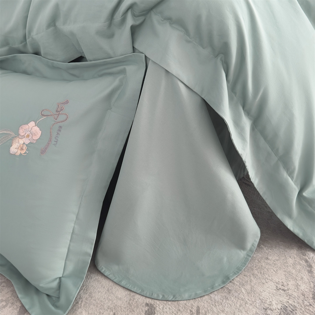 91家纺网 家纺一手货源 找家纺 曼秀琳家纺 2025秋冬新款超柔60s贡缎磨毛刺绣款套件四件套 平安喜乐-苍色