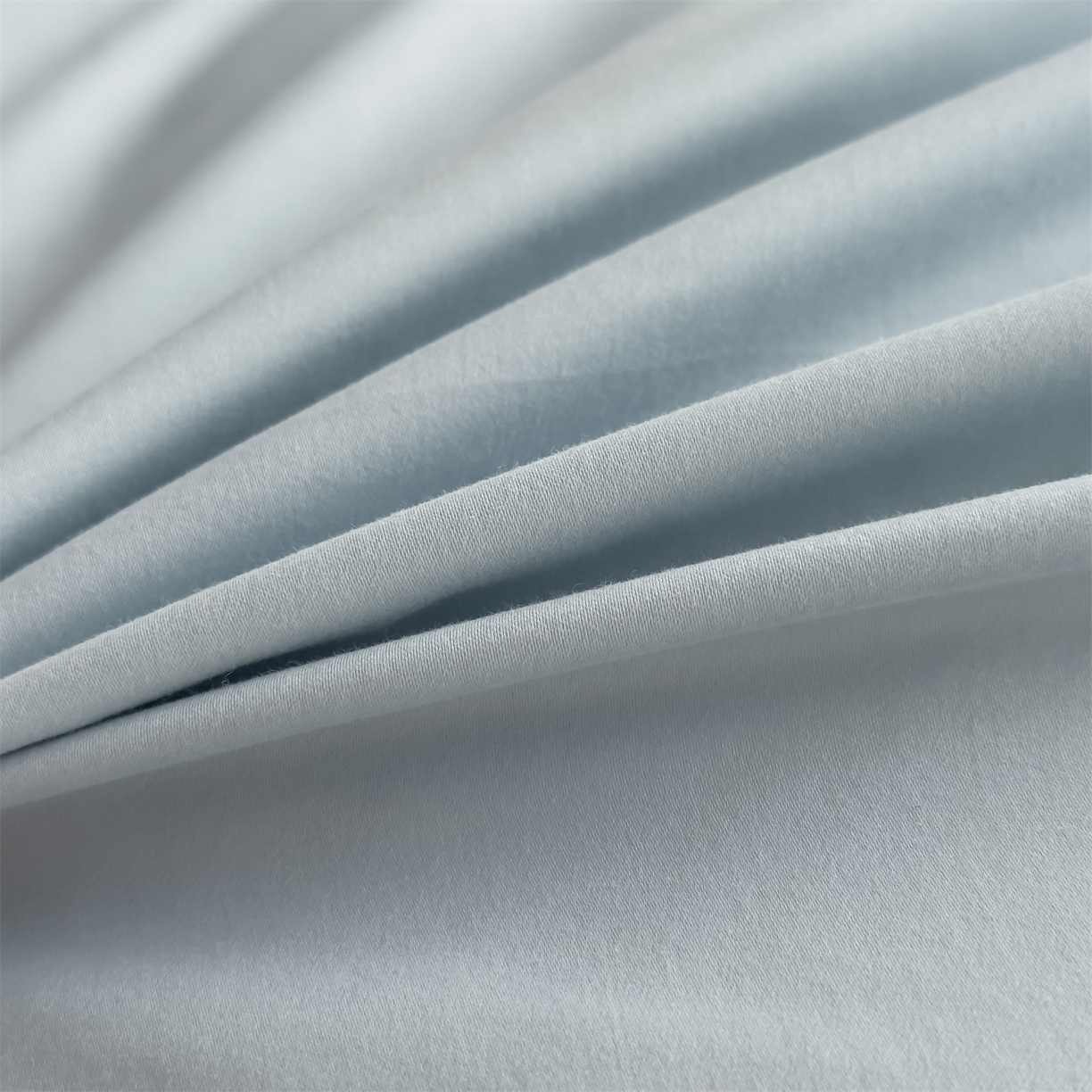 91家纺网 家纺一手货源 找家纺 曼秀琳家纺 2025秋冬新款超柔60s贡缎磨毛刺绣款套件四件套 平安喜乐-洱海蓝