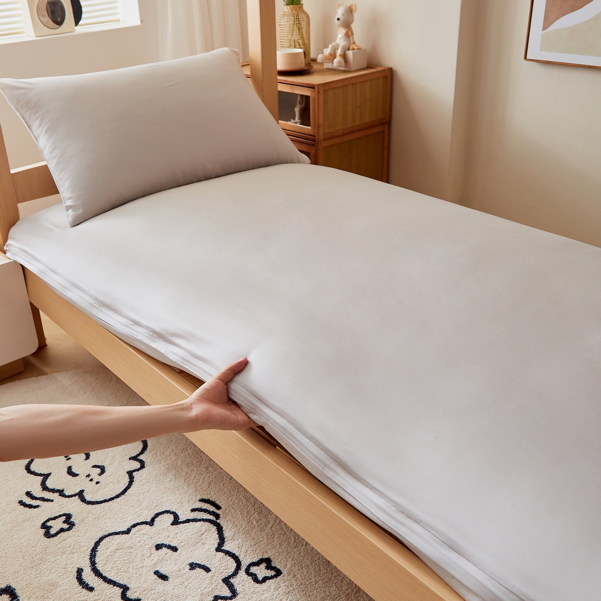 91家纺网 家纺一手货源 找家纺 梦镜家纺 2025新款A类鱼鳞网双层纱褥子 灰色