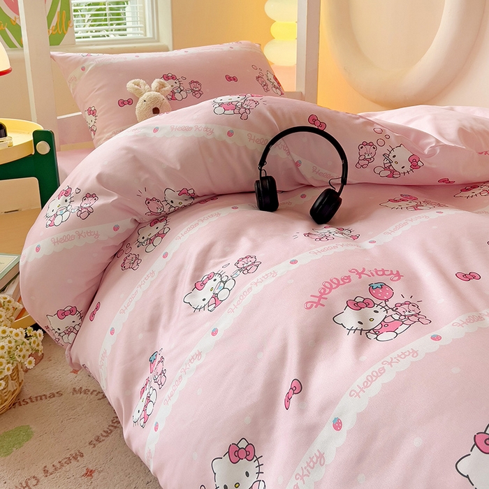 91家纺网 家纺一手货源 找家纺 港岛妹妹 2025新款三丽鸥正版授权四件套-学生床拍摄图 三丽鸥-草莓甜心kt猫