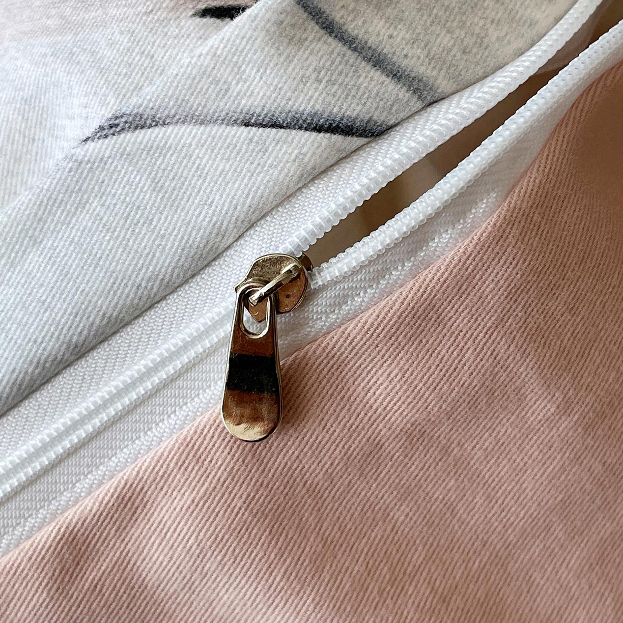 91家纺网 家纺一手货源 找家纺 帅露家纺 2025新款升级疆大白全棉加厚生态磨毛四件套 落英-灰