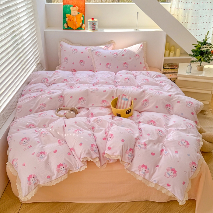 91家纺网 家纺一手货源 找家纺 森璐家纺 2025新款亲肤舒适云感双层纱镂空花边四件套 花边款-快乐莓乐蒂