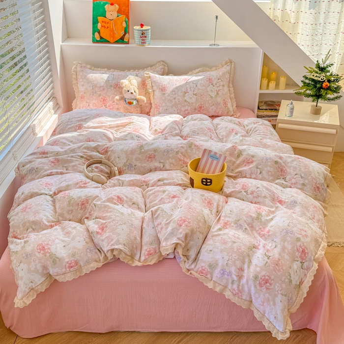 91家纺网 家纺一手货源 找家纺 森璐家纺 2025新款亲肤舒适云感双层纱镂空花边四件套 花边款-絮yu