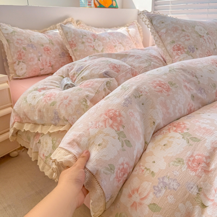 91家纺网 家纺一手货源 找家纺 森璐家纺 2025新款亲肤舒适云感双层纱镂空花边四件套 花边款-絮yu