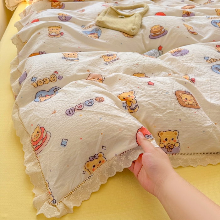 91家纺网 家纺一手货源 找家纺 森璐家纺 2025新款亲肤舒适云感双层纱镂空花边四件套 花边款-奶油熊