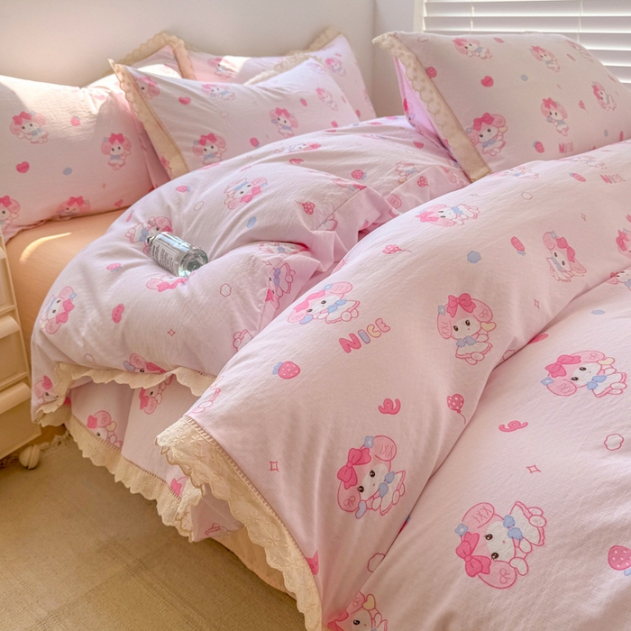 91家纺网 家纺一手货源 找家纺 森璐家纺 2025新款亲肤舒适云感双层纱镂空花边四件套 花边款-快乐莓乐蒂