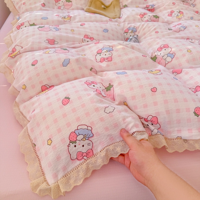 91家纺网 家纺一手货源 找家纺 森璐家纺 2025新款亲肤舒适云感双层纱镂空花边四件套 花边款-甜心喵咪