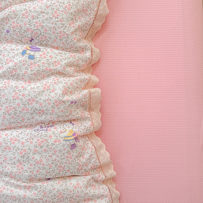 91家纺网 家纺一手货源 找家纺 森璐家纺 2025新款亲肤舒适云感双层纱镂空花边四件套 花边款-兔好时光