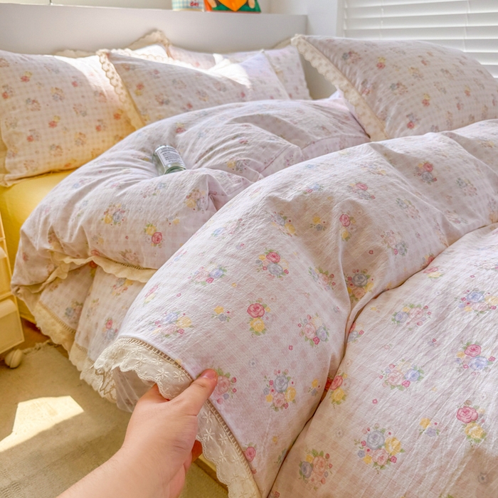 91家纺网 家纺一手货源 找家纺 森璐家纺 2025新款亲肤舒适云感双层纱镂空花边四件套 花边款-甜心花漾