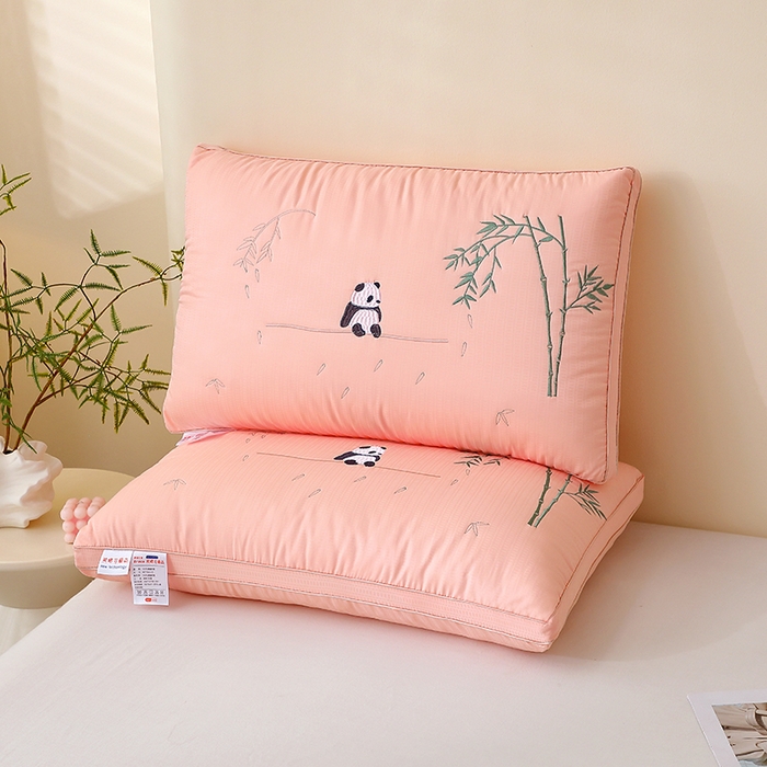 大熊枕芯 2025新款熊猫可爱萌刺绣款亲肤枕芯护颈枕立体高枕头 立体高枕粉 48x74cm/只