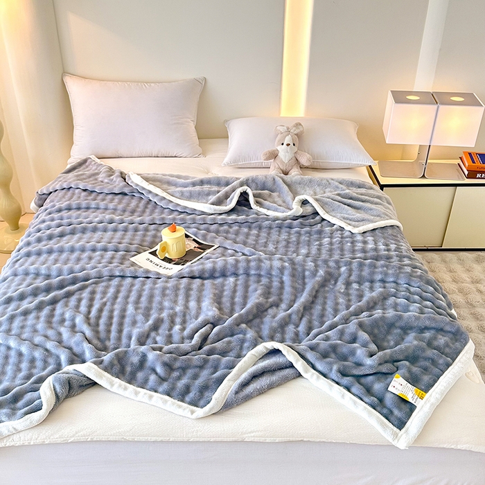 91家纺网 家纺一手货源 找家纺 无瑕家居 2025新款跨境多功能毛毯高克重法莱绒牛奶绒珊瑚绒兔兔绒包边毛毯毯子 兔兔绒-浅浅灰