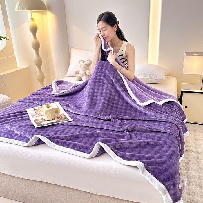 91家纺网 家纺一手货源 找家纺 无瑕家居 2025新款跨境多功能毛毯高克重法莱绒牛奶绒珊瑚绒兔兔绒包边毛毯毯子 兔兔绒-香芋紫