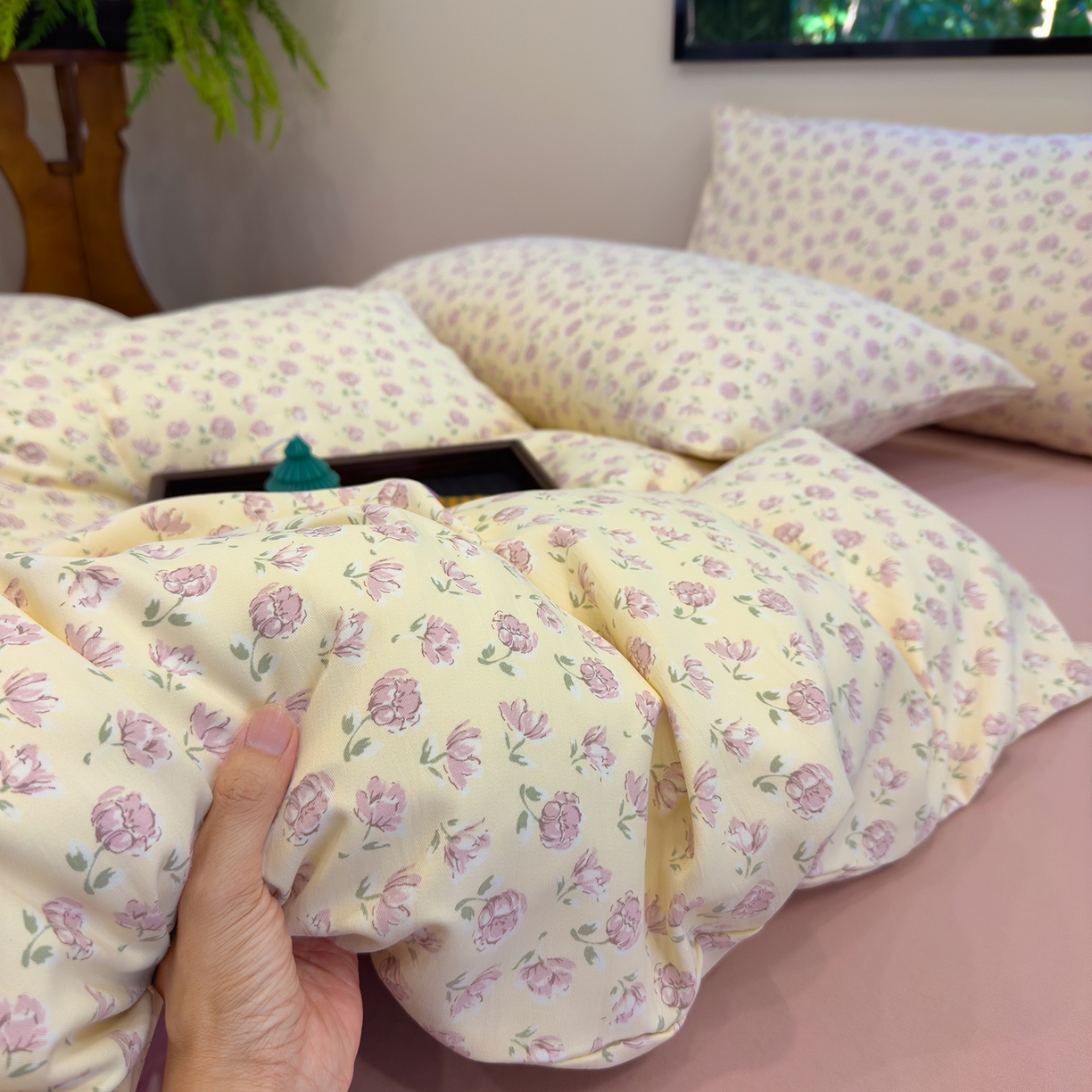 91家纺网 家纺一手货源 找家纺 竹合家纺 2025秋冬新品爆款有氧人字纹提花小清新加厚四件套 艾莉花园