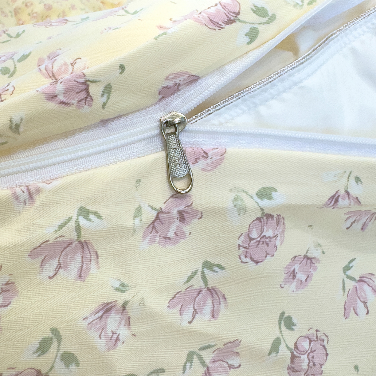 91家纺网 家纺一手货源 找家纺 竹合家纺 2025秋冬新品爆款有氧人字纹提花小清新加厚四件套 艾莉花园