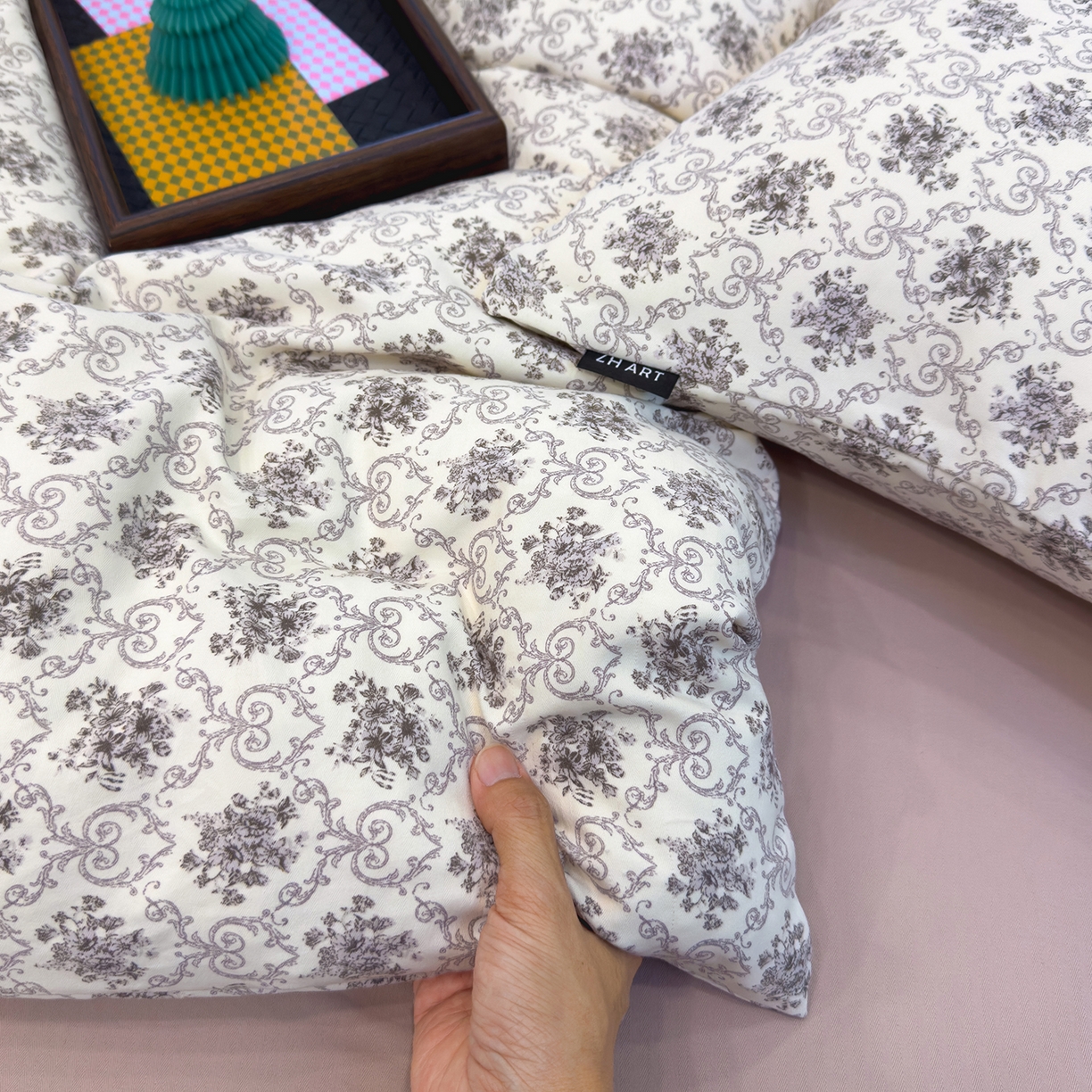 91家纺网 家纺一手货源 找家纺 竹合家纺 2025秋冬新品爆款有氧人字纹提花小清新加厚四件套 花与诗