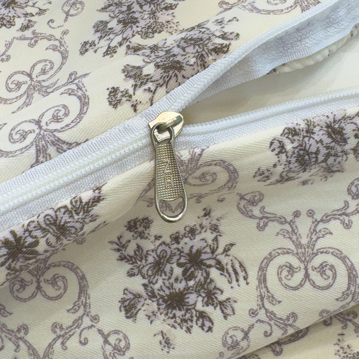 91家纺网 家纺一手货源 找家纺 竹合家纺 2025秋冬新品爆款有氧人字纹提花小清新加厚四件套 花与诗