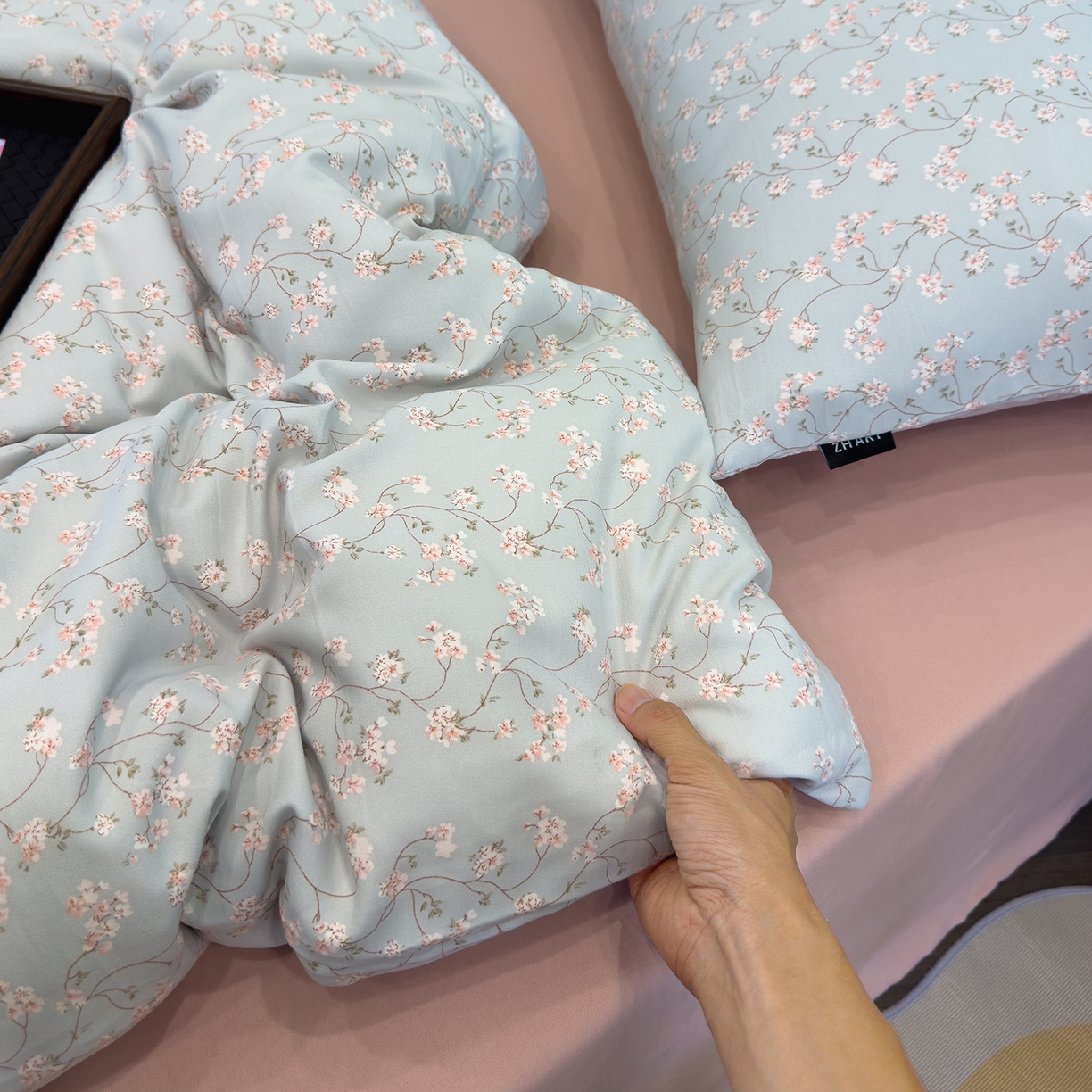 91家纺网 家纺一手货源 找家纺 竹合家纺 2025秋冬新品爆款有氧人字纹提花小清新加厚四件套 沫香