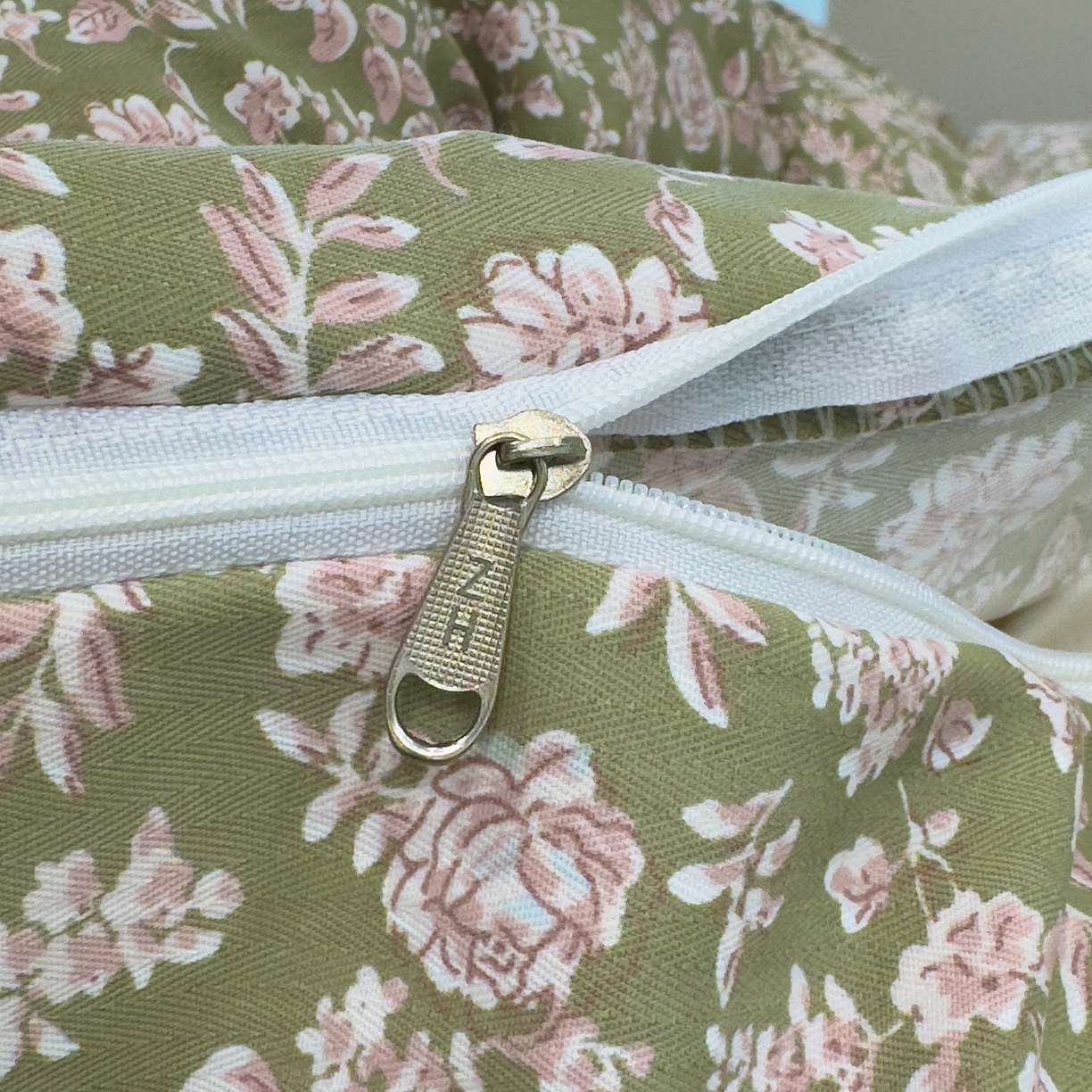 91家纺网 家纺一手货源 找家纺 竹合家纺 2025秋冬新品爆款有氧人字纹提花小清新加厚四件套 赛琳娜