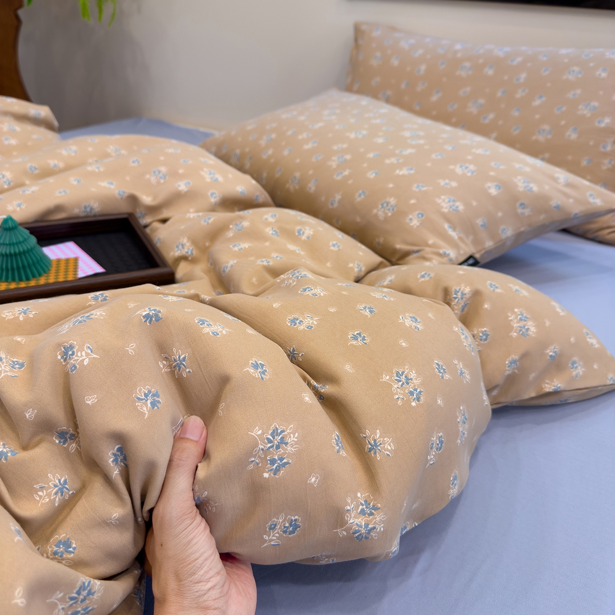 91家纺网 家纺一手货源 找家纺 竹合家纺 2025秋冬新品爆款有氧人字纹提花小清新加厚四件套 追觅