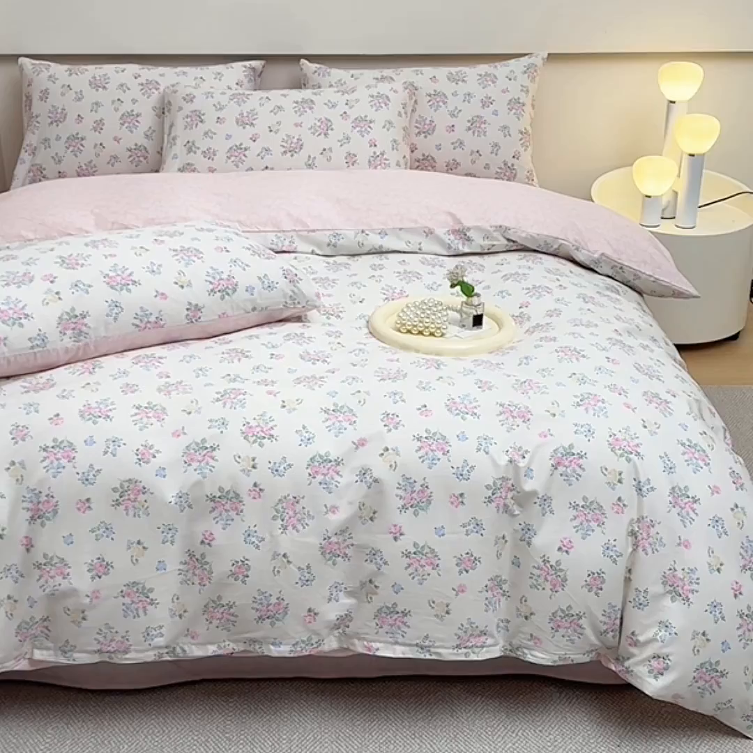 91家纺网 家纺一手货源 找家纺 宇彬家纺 2025直播新款13372全棉纯棉印花单双人被套喷气小清新简约热款学生被罩 诗野春日