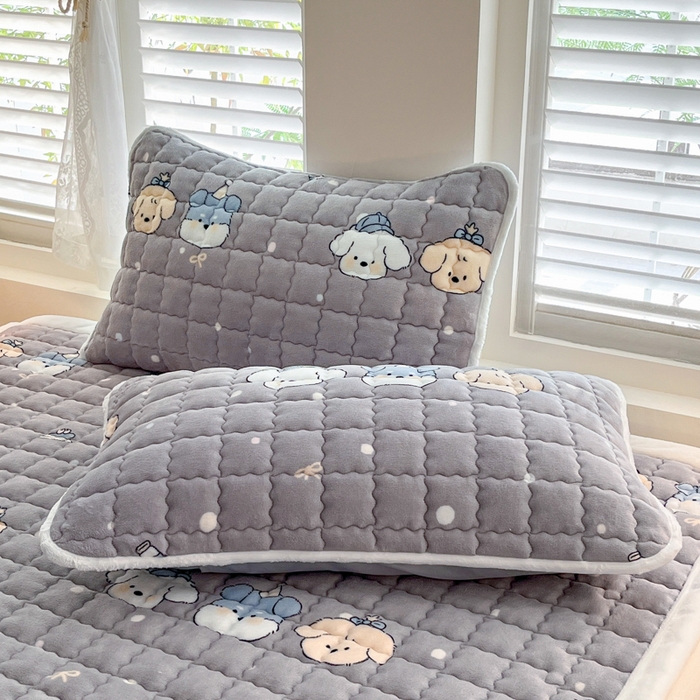 91家纺网 家纺一手货源 找家纺 莉莉安家纺 2025牛奶绒床垫软垫家用绒毯子垫被褥子宿舍学生单人冬季加绒牛奶绒床褥垫子 欢乐颂