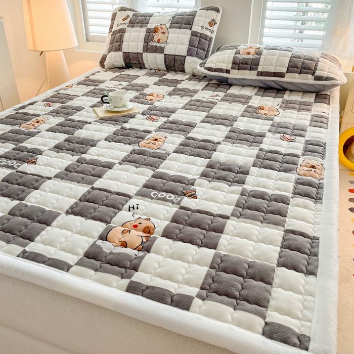 91家纺网 家纺一手货源 找家纺 莉莉安家纺 2025牛奶绒床垫软垫家用绒毯子垫被褥子宿舍学生单人冬季加绒牛奶绒床褥垫子 卡皮巴拉