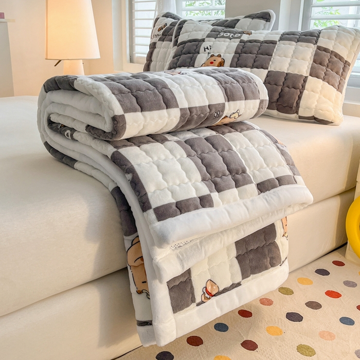 91家纺网 家纺一手货源 找家纺 莉莉安家纺 2025牛奶绒床垫软垫家用绒毯子垫被褥子宿舍学生单人冬季加绒牛奶绒床褥垫子 卡皮巴拉