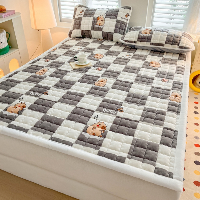 91家纺网 家纺一手货源 找家纺 莉莉安家纺 2025牛奶绒床垫软垫家用绒毯子垫被褥子宿舍学生单人冬季加绒牛奶绒床褥垫子 卡皮巴拉