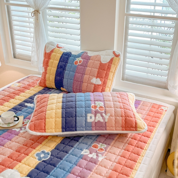 91家纺网 家纺一手货源 找家纺 莉莉安家纺 2025牛奶绒床垫软垫家用绒毯子垫被褥子宿舍学生单人冬季加绒牛奶绒床褥垫子 彩虹物语