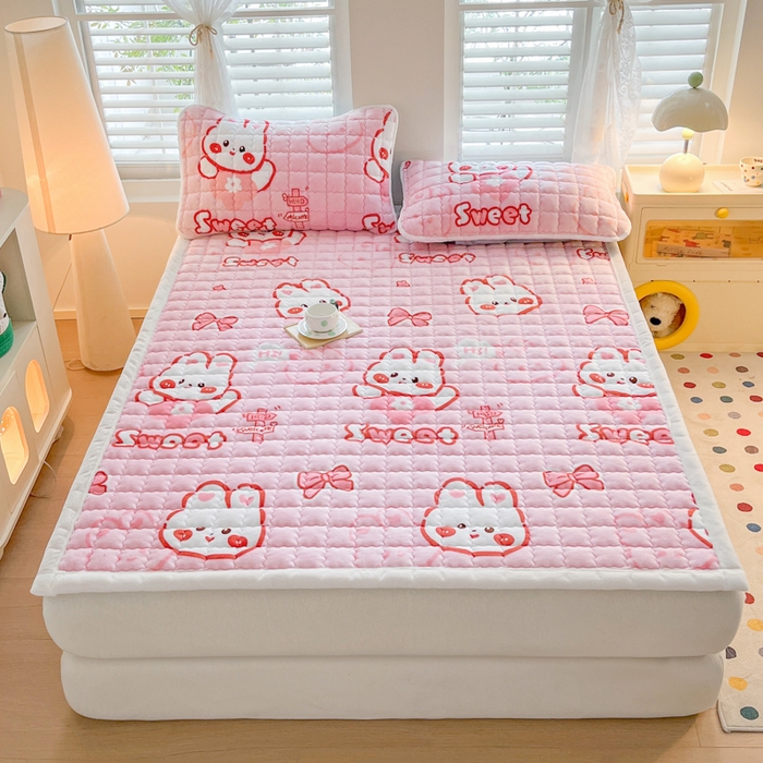 91家纺网 家纺一手货源 找家纺 莉莉安家纺 2025牛奶绒床垫软垫家用绒毯子垫被褥子宿舍学生单人冬季加绒牛奶绒床褥垫子 甜甜兔