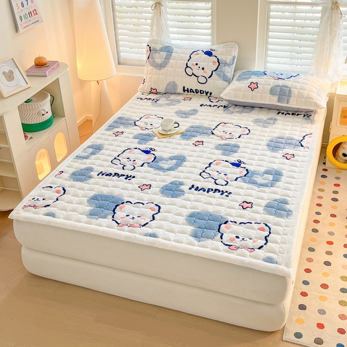 91家纺网 家纺一手货源 找家纺 莉莉安家纺 2025牛奶绒床垫软垫家用绒毯子垫被褥子宿舍学生单人冬季加绒牛奶绒床褥垫子 蓝色小熊